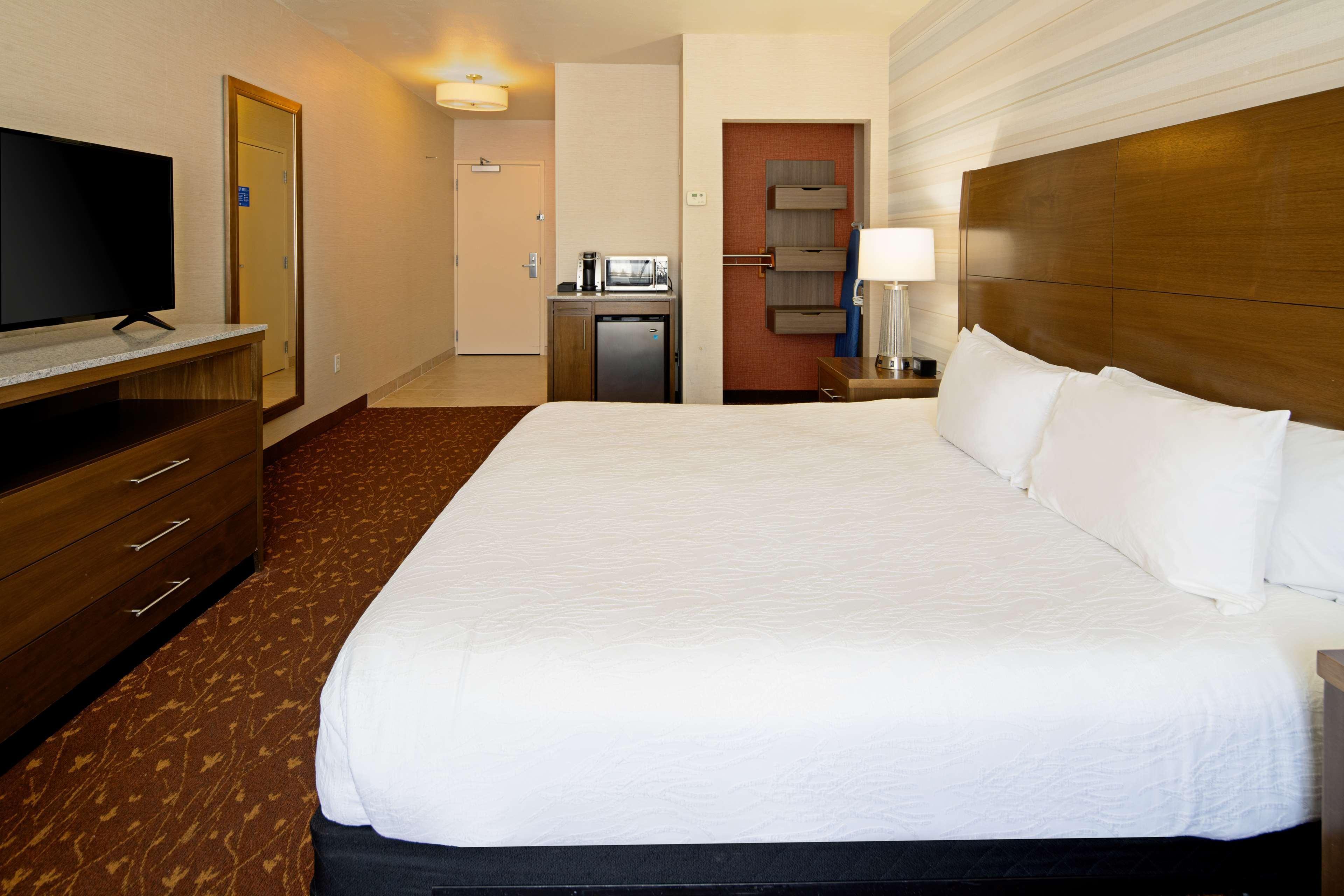 Hilton Garden Inn Albuquerque Airport Exterior photo