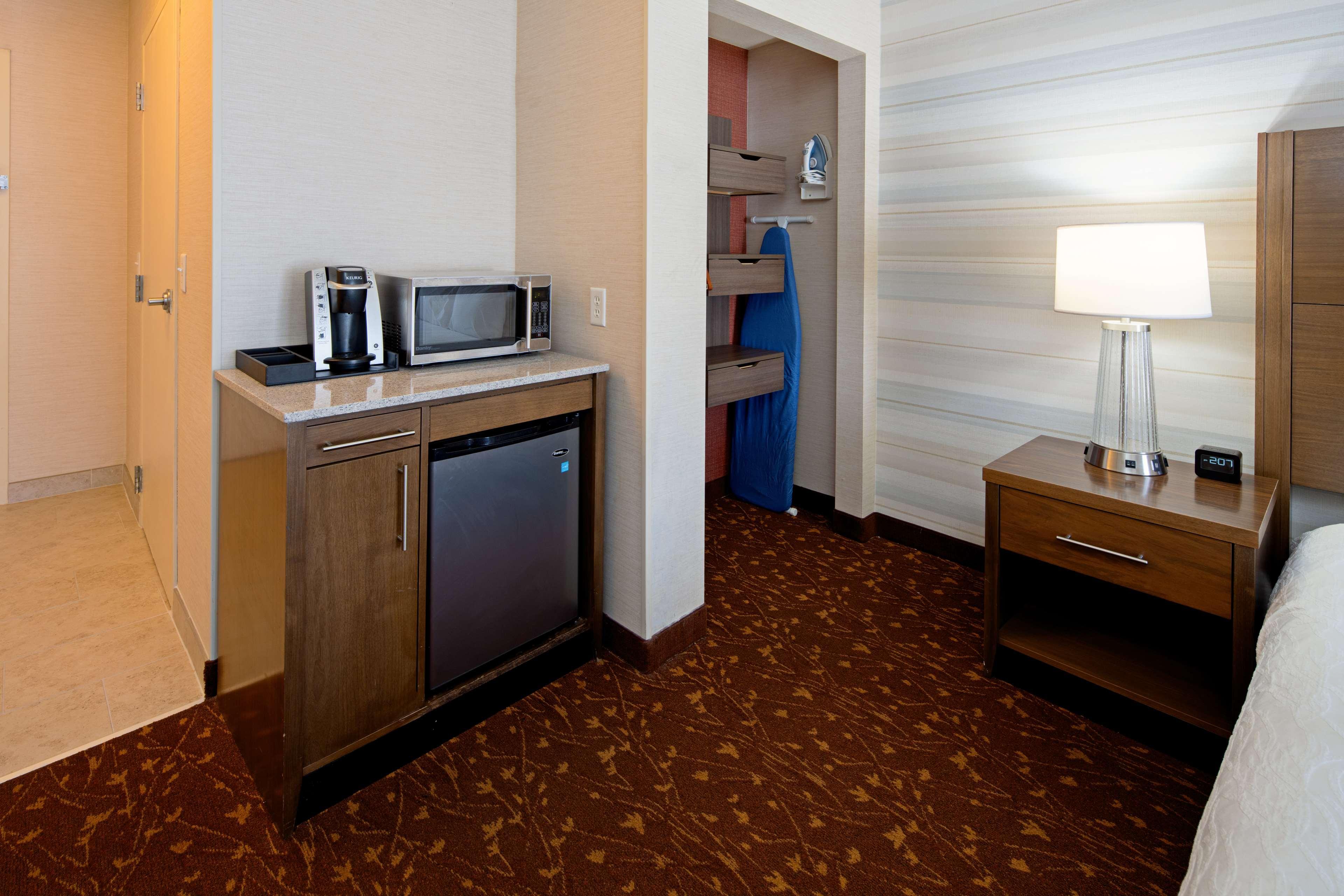 Hilton Garden Inn Albuquerque Airport Exterior photo