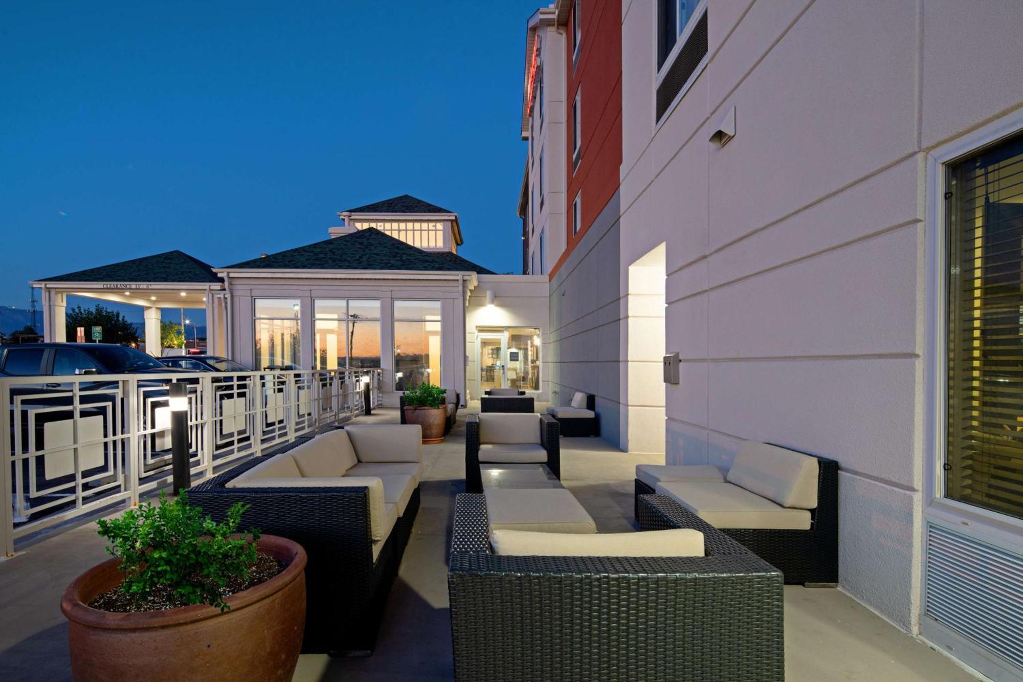 Hilton Garden Inn Albuquerque Airport Exterior photo
